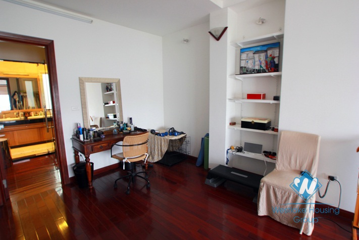 Beautiful house for rent in Westlake area, facing to the lake